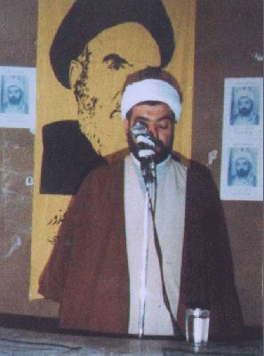 راغب راغب حرب يكتب الى والده:
نخطو خطاك حتى يلحقنا الله بكم شهداء