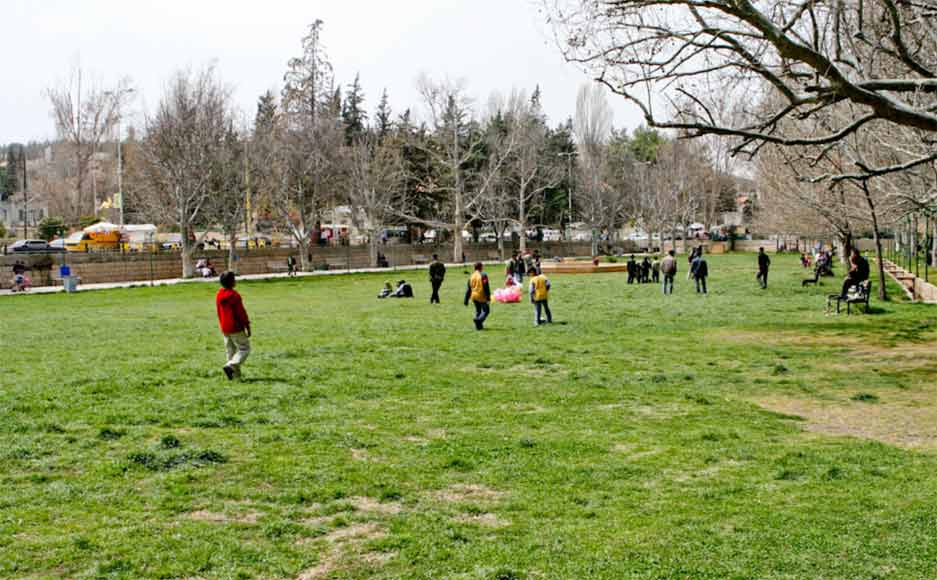 أول أيام الربيع في لبنان: الى  الحياة در...