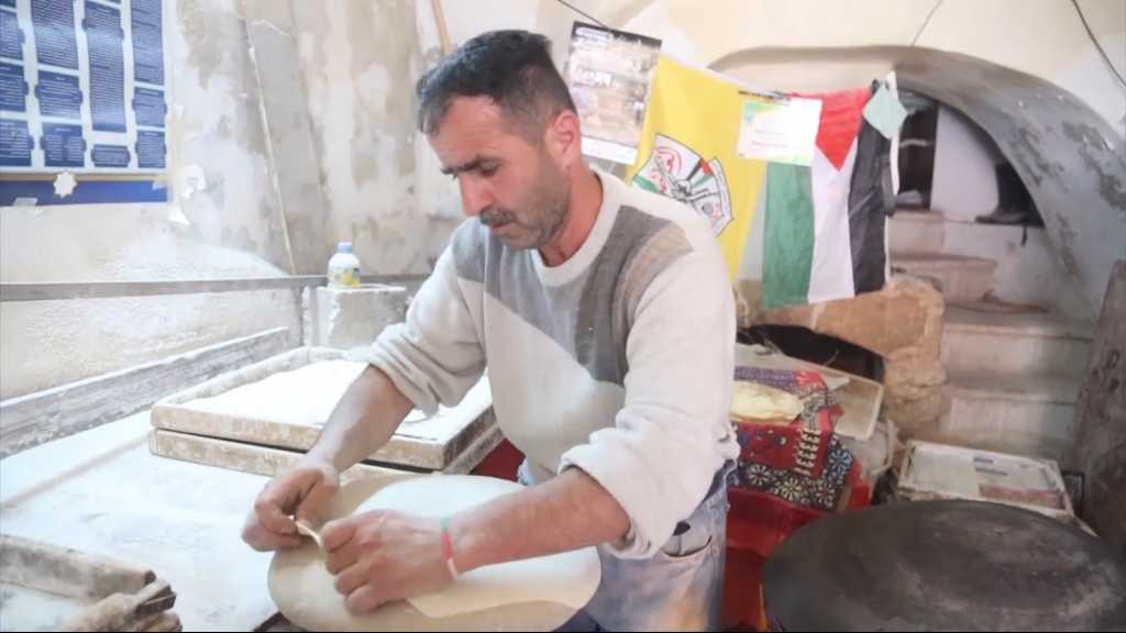 &rsquo;خبّازٌ&rsquo; فلسطينيٌ يتحدّى الاحتلال ومستوطنيه
