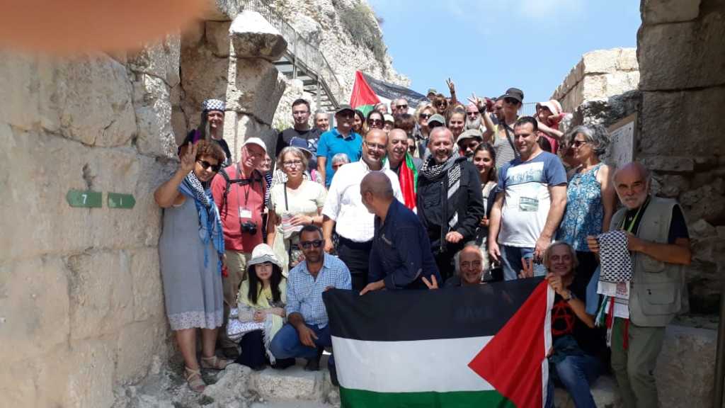 حزب الله استضاف في الجنوب وفد &rsquo;كي لا ننسى صبرا وشاتيلا&rsquo; 