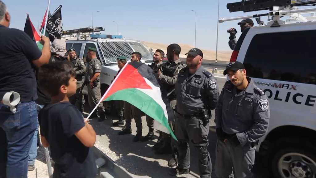 يبيتون دون منازل حمايةً لقريتهم من الهدم