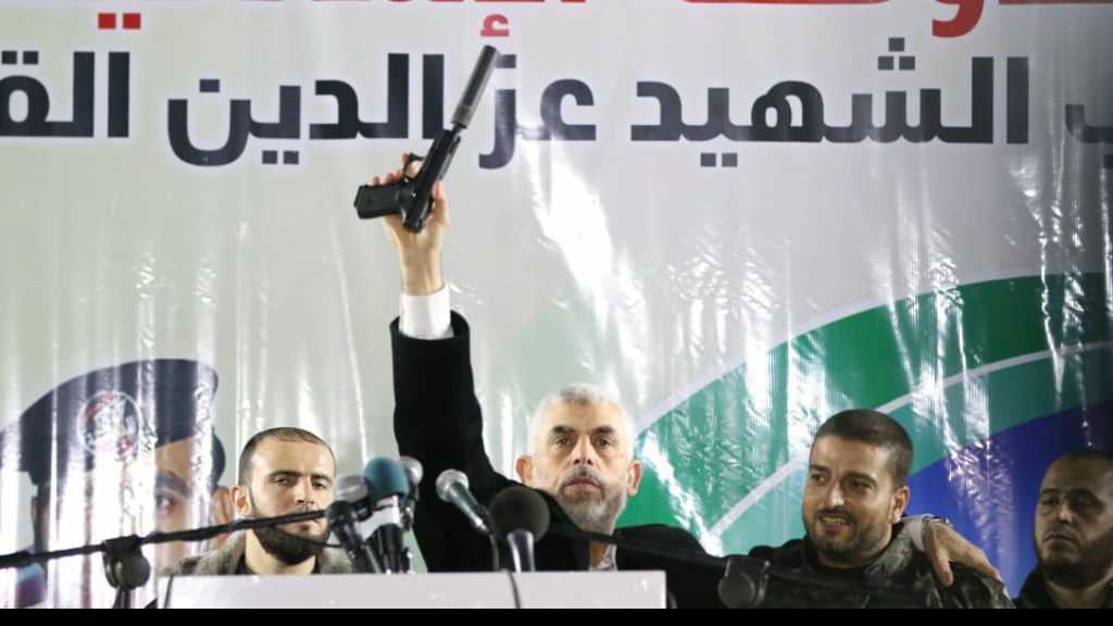 القسام&rsquo; تكشف مسدساً غنمته من القوة الصهيونية التي تسللت شرق خانيونس