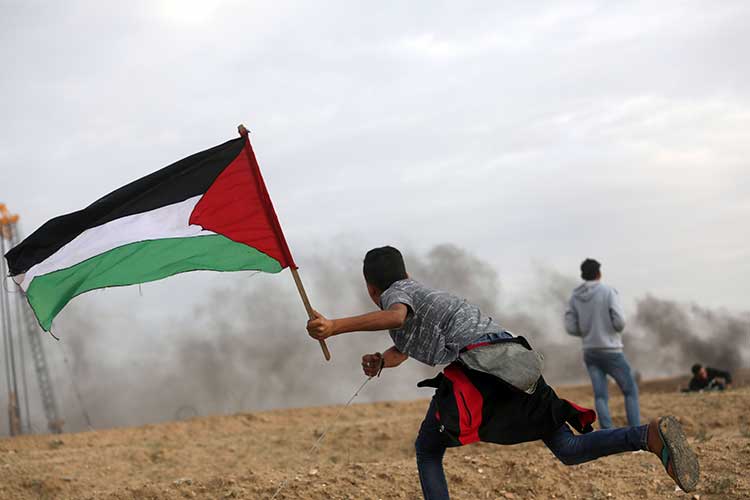 العلم الفلسطيني راية مسيرات العودة