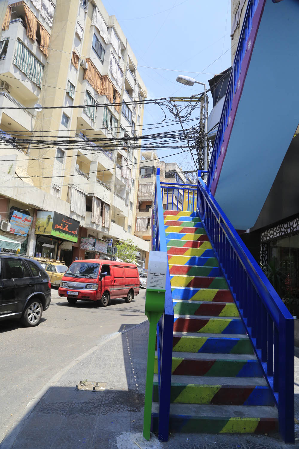 جسور الضاحية مزيّنة بالرسومات والألوان