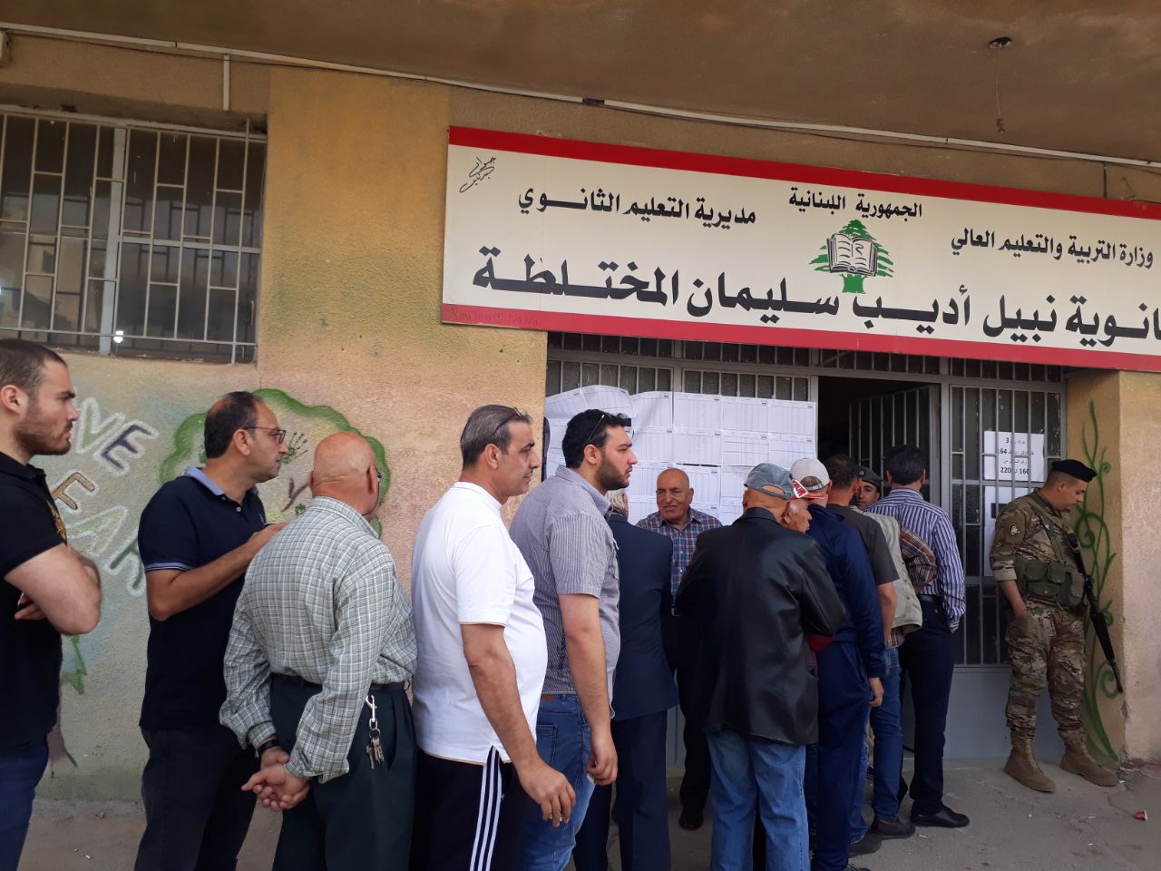 بالصور.. لبنان ينتخب بكثافة