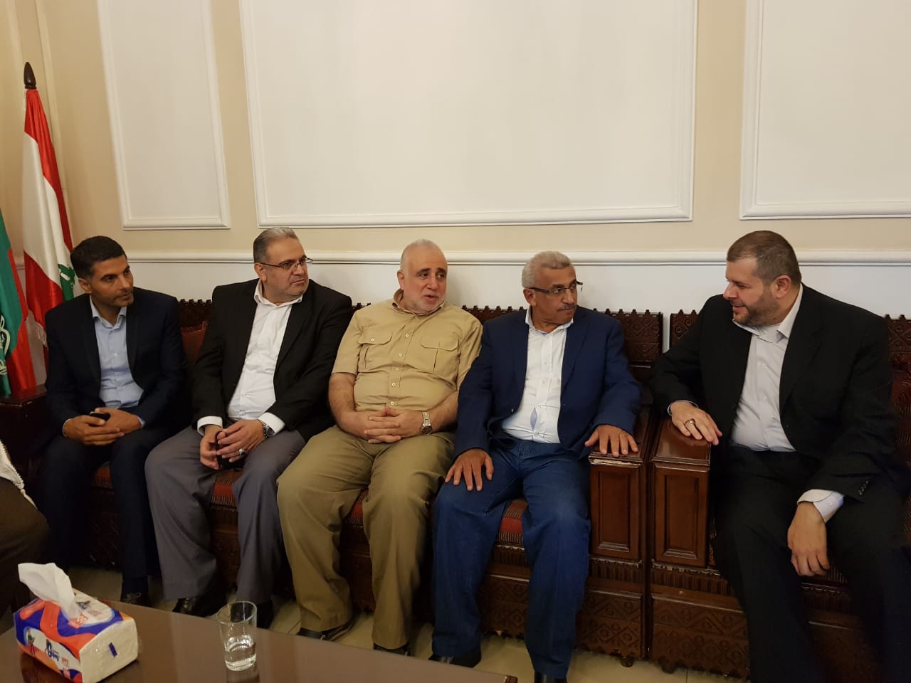 بالصور: وفد من حزب الله يهنئ الفعاليات الصيداوية ويزور روضات الشهداء