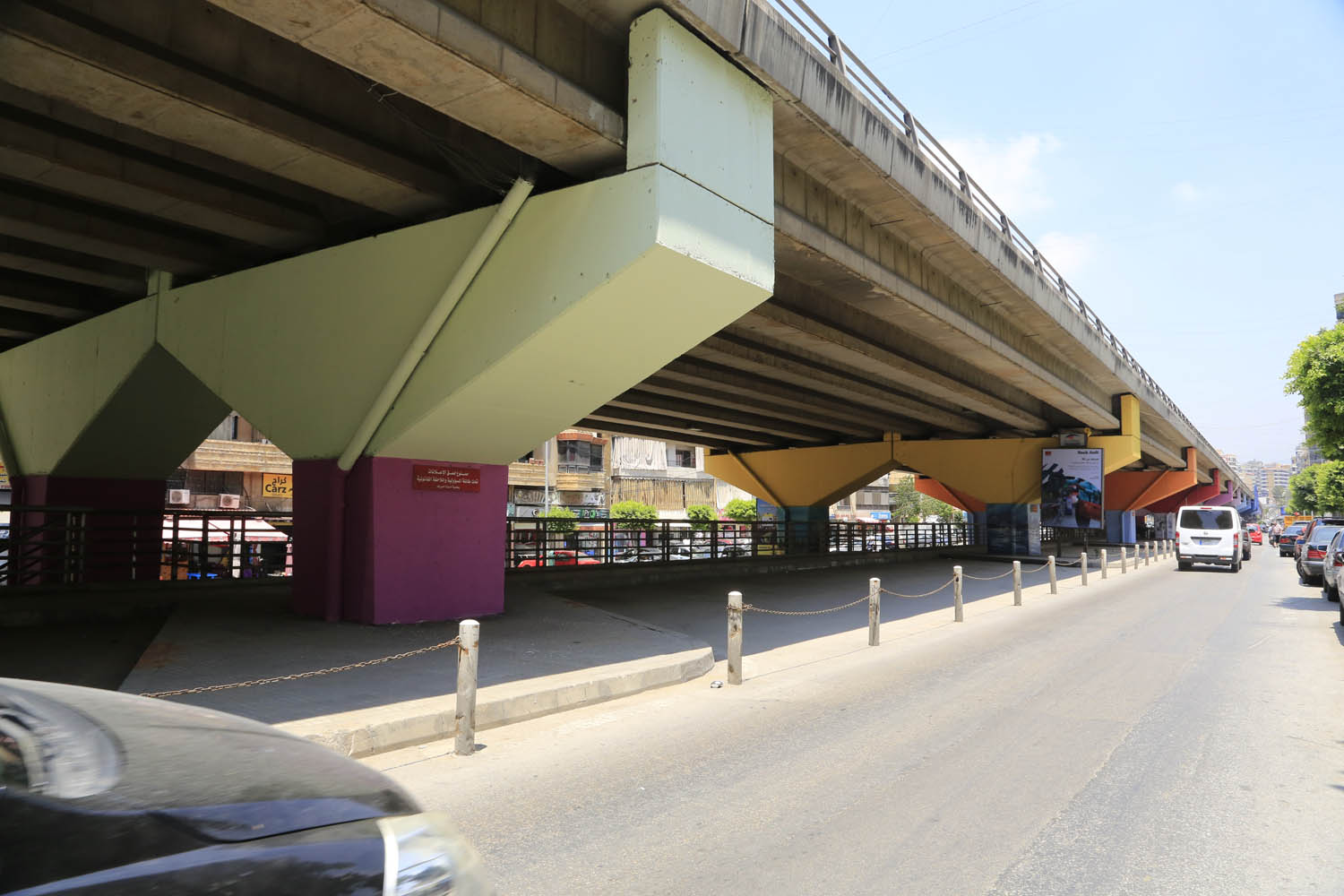 جسور الضاحية مزيّنة بالرسومات والألوان