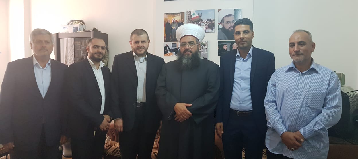 بالصور: وفد من حزب الله يهنئ الفعاليات الصيداوية ويزور روضات الشهداء