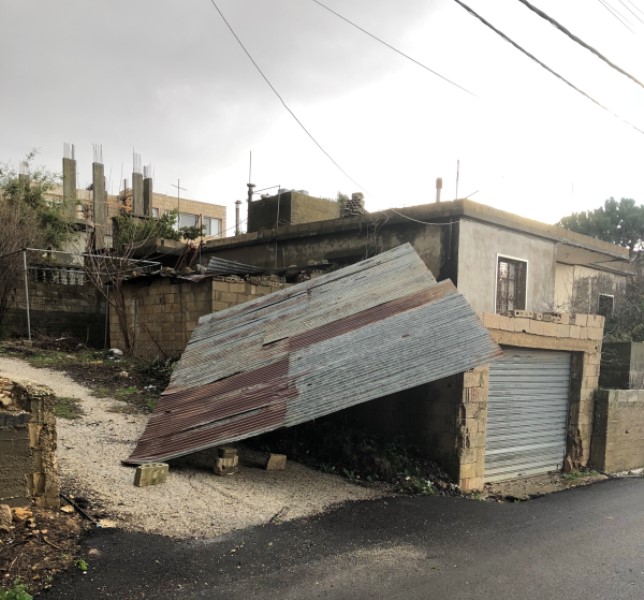بالصور: أضرار من العاصفة الثلجية