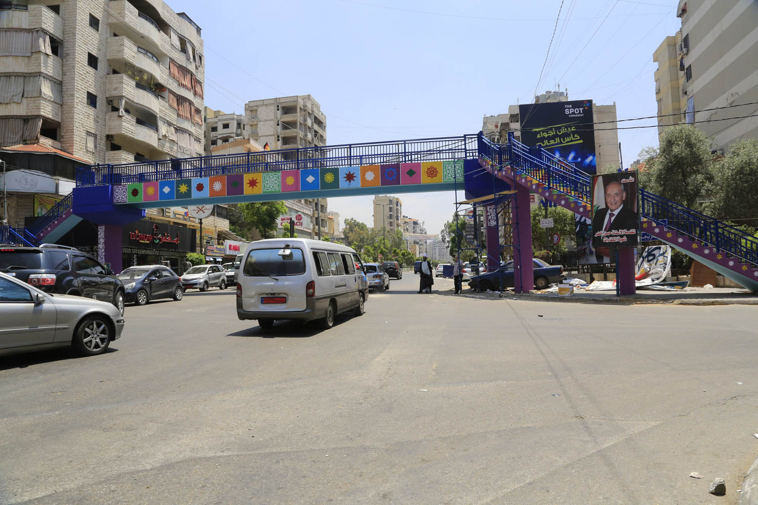 جسور الضاحية مزيّنة بالرسومات والألوان