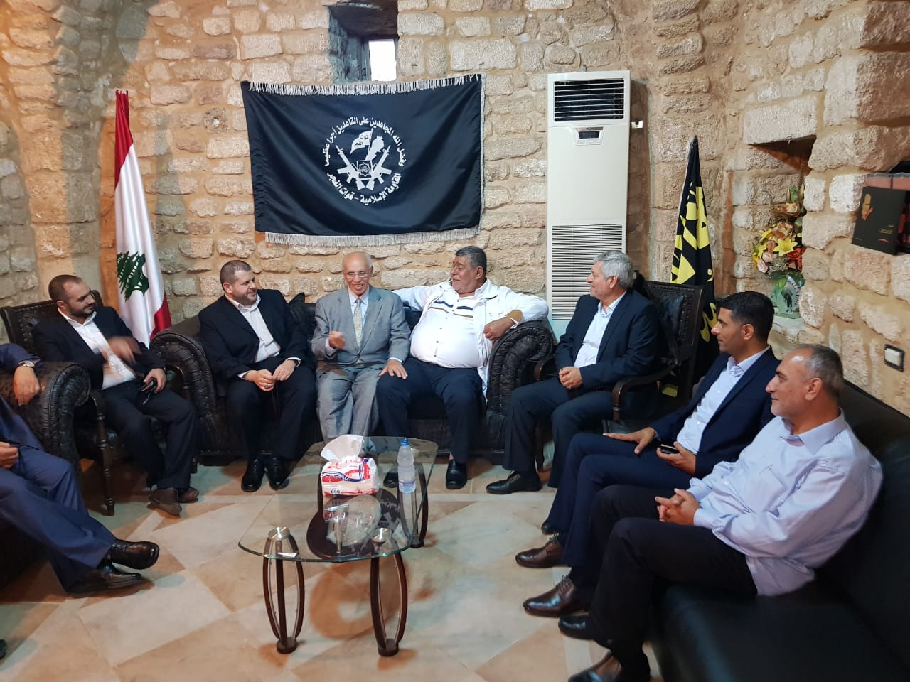 بالصور: وفد من حزب الله يهنئ الفعاليات الصيداوية ويزور روضات الشهداء