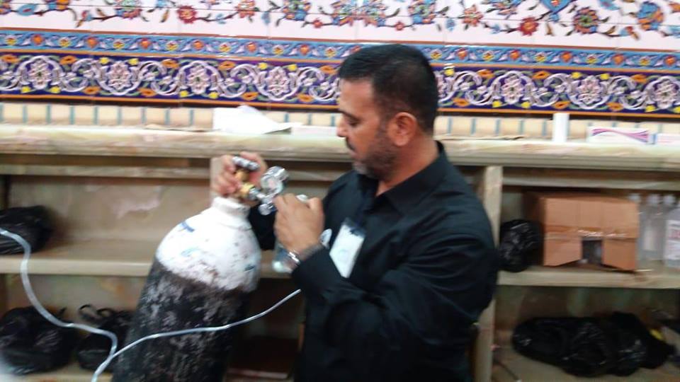 بالصور: الدفاع المدني الهيئة الصحية بخدمة زوار الامام الحسين داخل الحرم الشريف