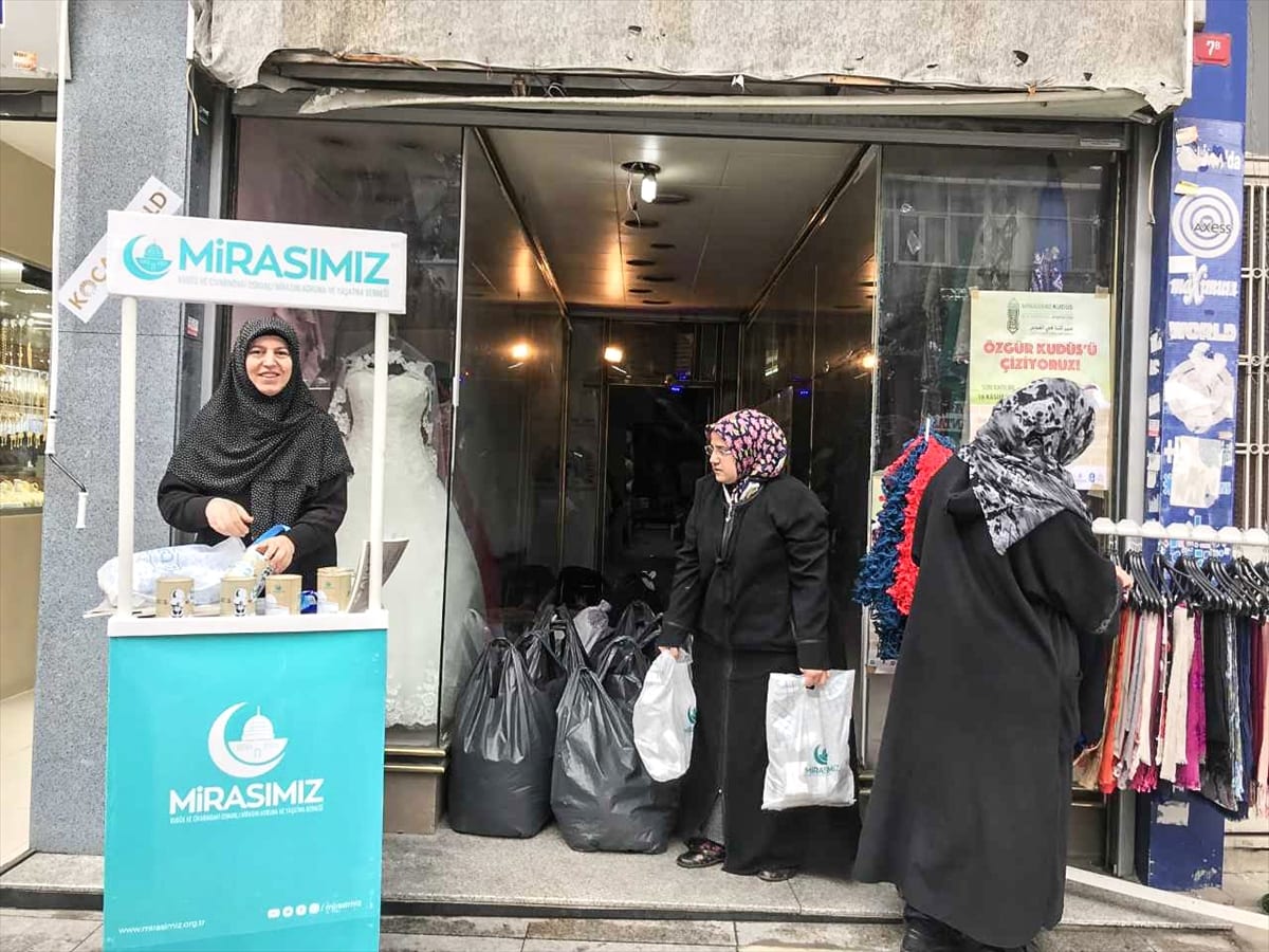 جمعية تركية تفتتح سوقًا خيريًا لدعم القدس المحتلة