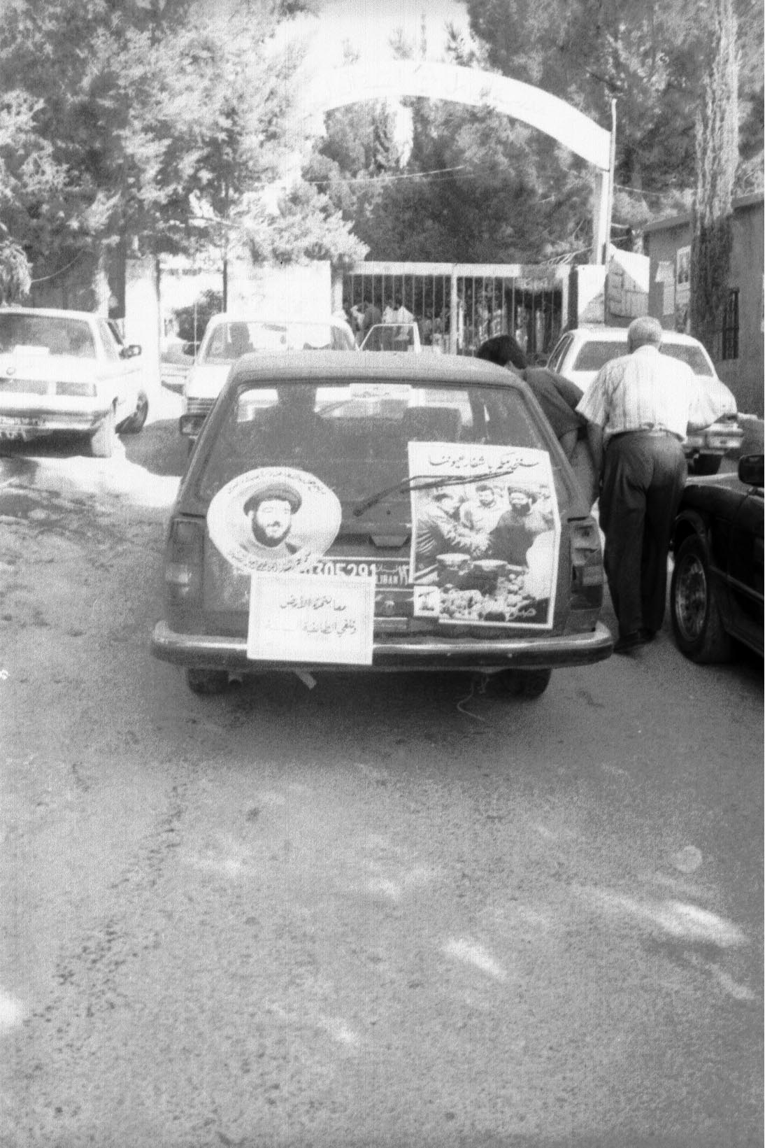 شعارات حزب الله الانتخابية منذ 1992.. ’سنخدمكم بأشفار عيوننا’ ـ بالصور
