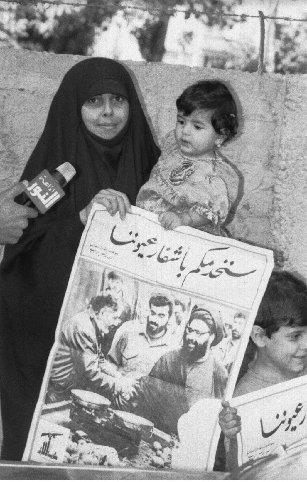 شعارات حزب الله الانتخابية منذ 1992.. ’سنخدمكم بأشفار عيوننا’ ـ بالصور