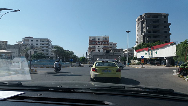 المعابر بين سوريا ولبنان تعود الى سابق عهدها.. زحمة مسافرين لبنانيين